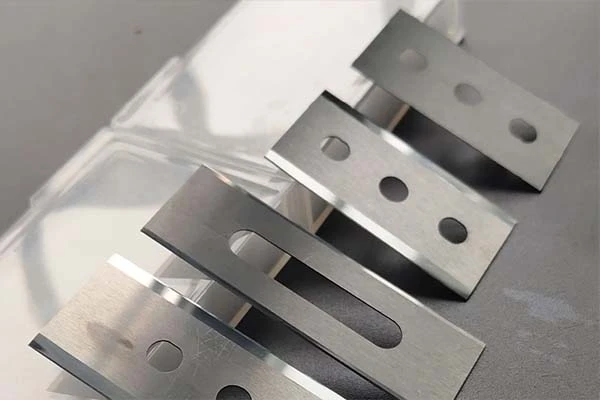 Razor slitting blades for thin film converting Razor slitting blades for thin film converting